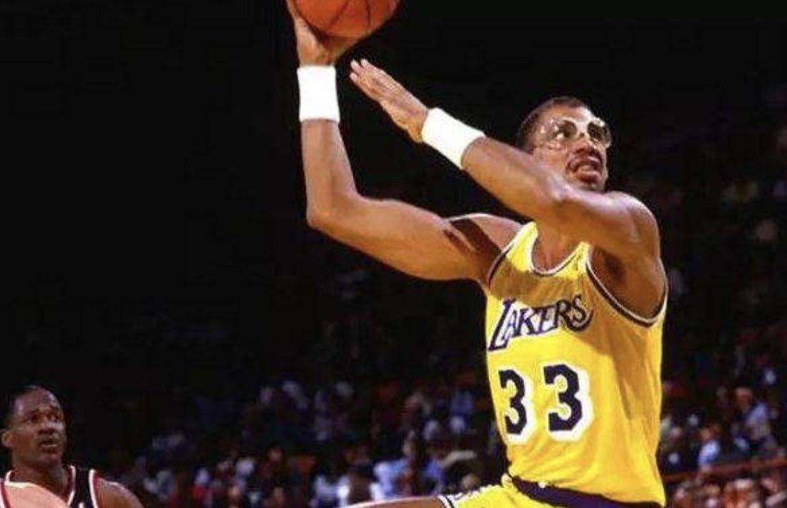 湖人历史头号战队是“魔蛇皇勾鲨”，在史上，只有绿军前五能对抗