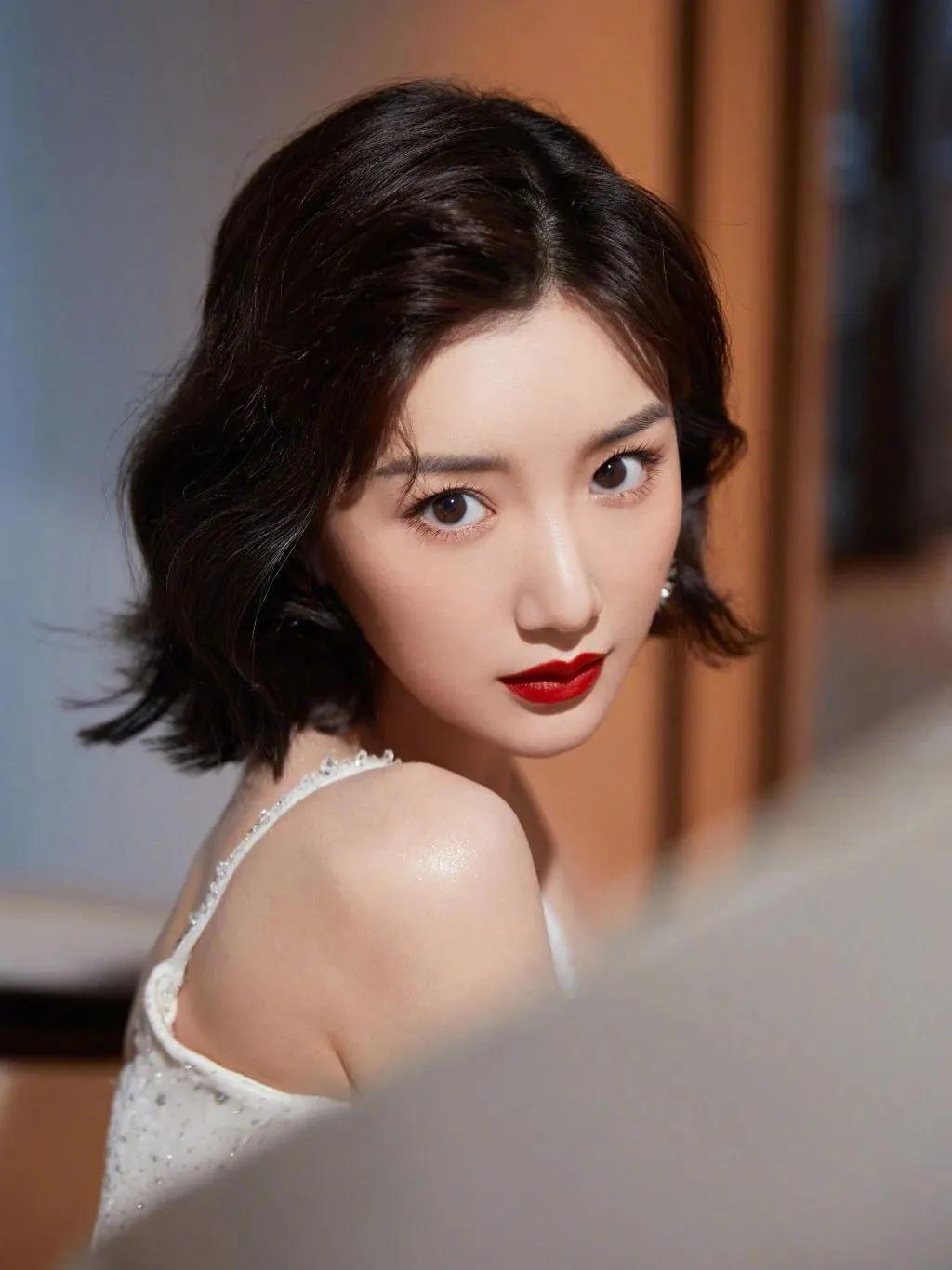 杨幂赵丽颖三个节点拉开差距,杨幂赵丽颖稳居一线