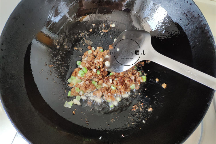 为啥你做的豌豆容易变黄?只要一招,炒出来的豌豆翠绿又好吃