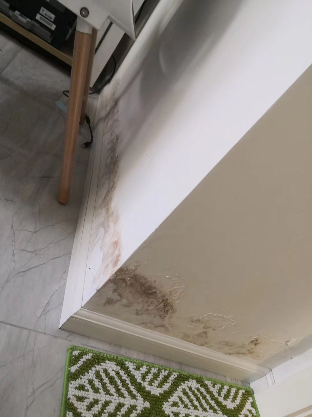 墙面潮湿是什么原因造成的,墙面潮湿的原因及处理方法