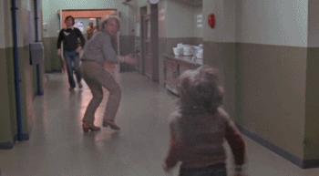 他把偶像拉下神坛