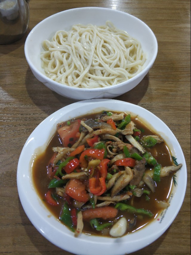 乌鲁木齐9.9元拌面在什么地方,乌鲁木齐天价拌面一份288元你吃吗