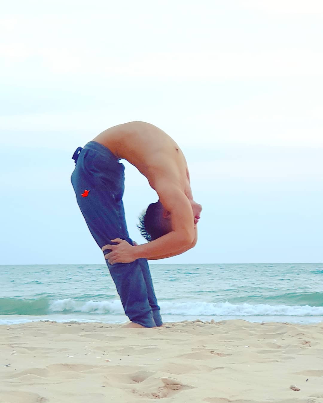 海边沙滩瑜伽体式简单好看,海滩瑜伽动作