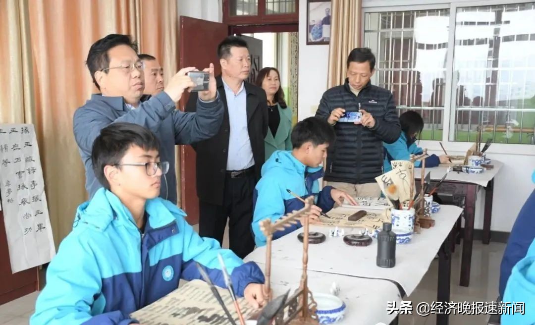 江西省普通高*特中**色学校评估组专家在临川三中开展评估活动