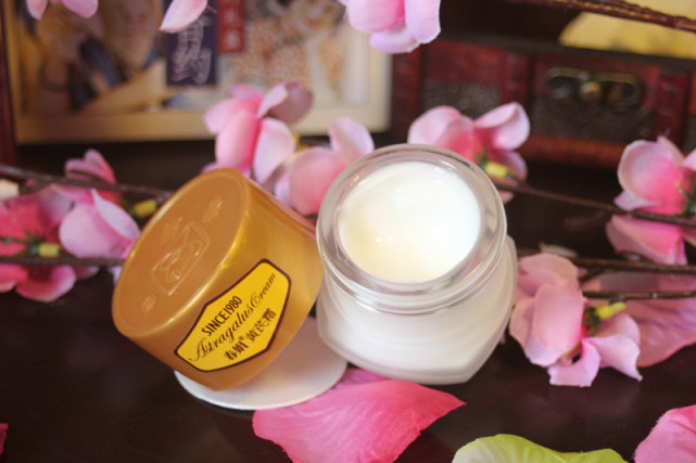 护肤品并非越贵越好老牌国货,好用不输大牌的国货护肤品排行榜