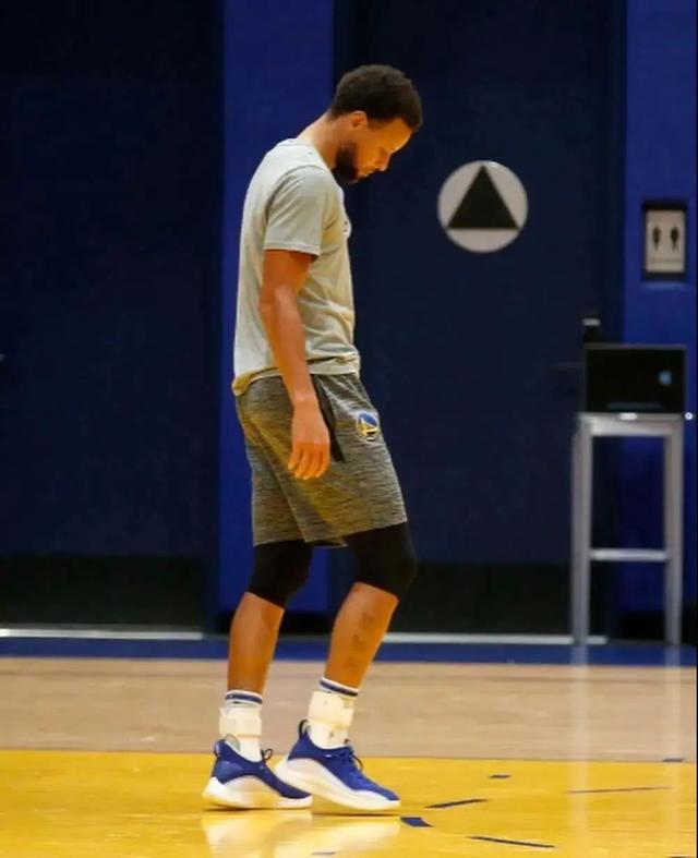 库里最新的球鞋,库里curry8签名球鞋