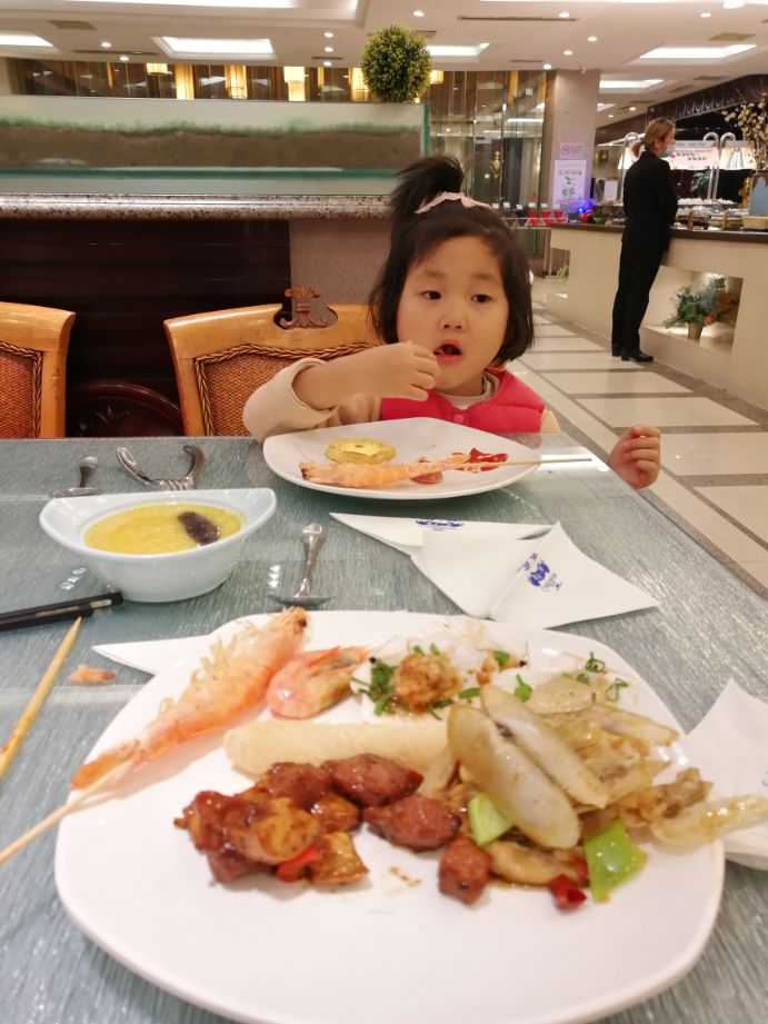 这天让我带去海边玩然后吃海天一色