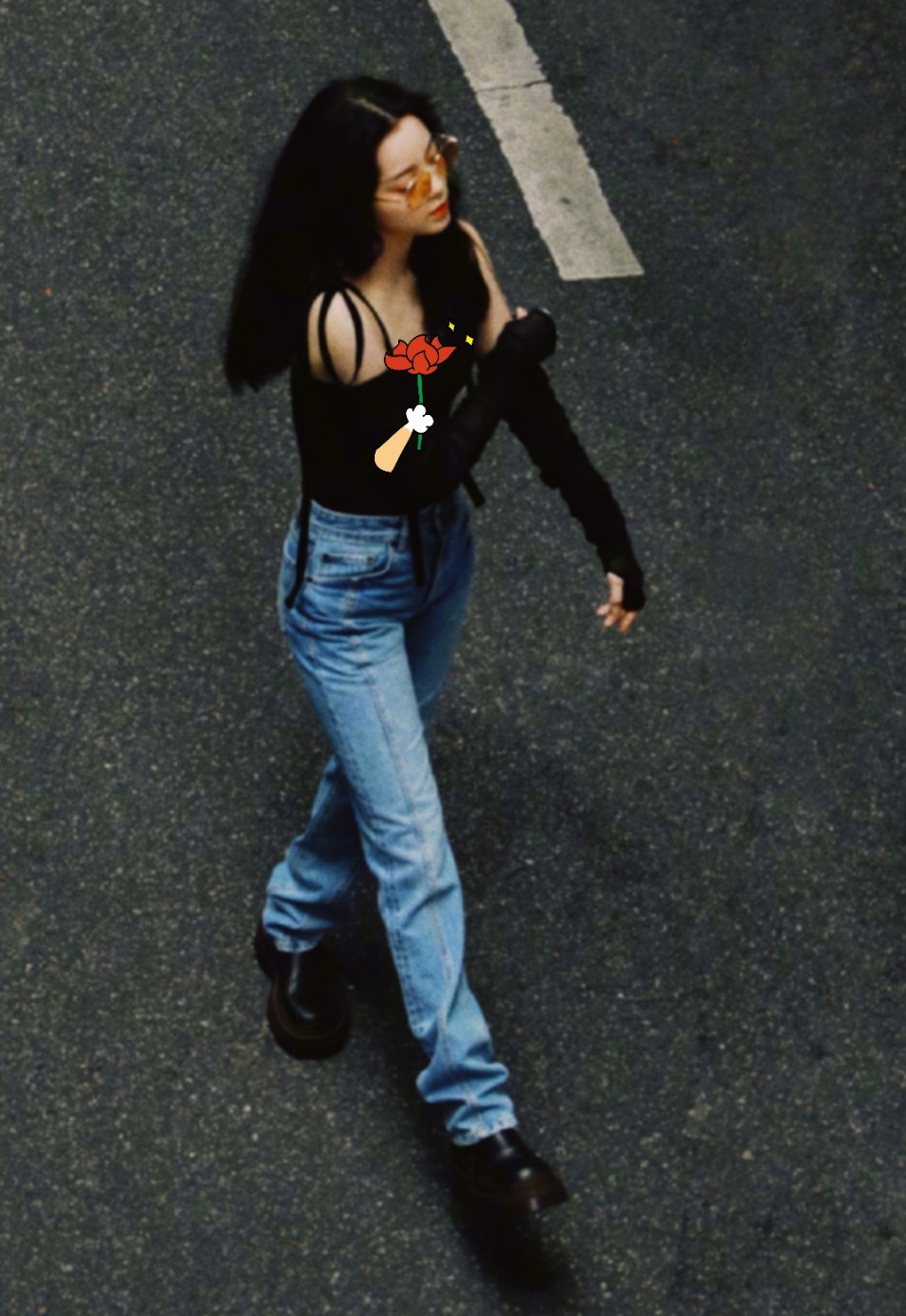 不敢信这是20岁的欧阳娜娜，为证明腿长，把牛仔裤穿成堆堆裤