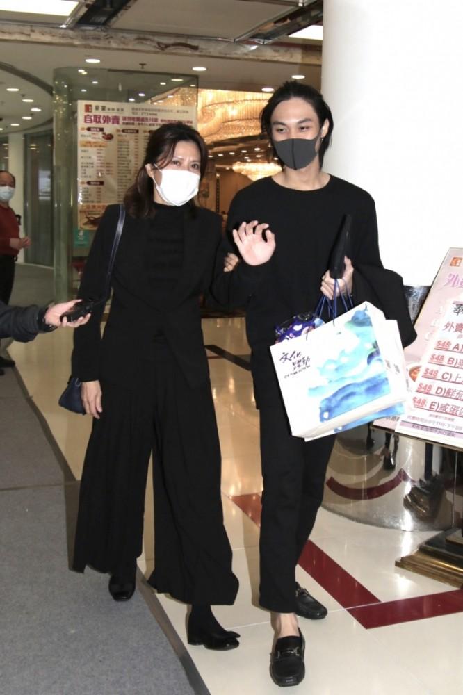 吴孟达落叶归根为何埋在马来西亚,吴孟达爱国事迹