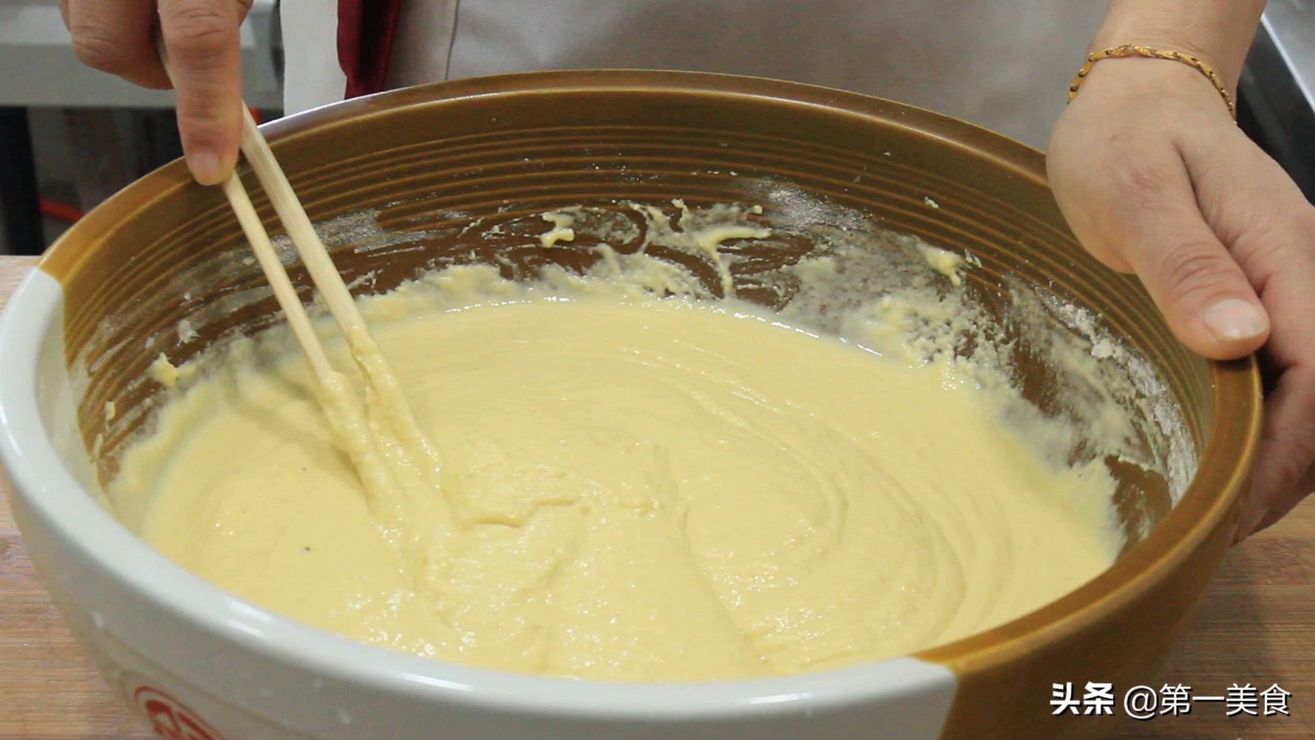 煎饼怎么做好吃面糊配方,家常煎饼面糊的做法和配方