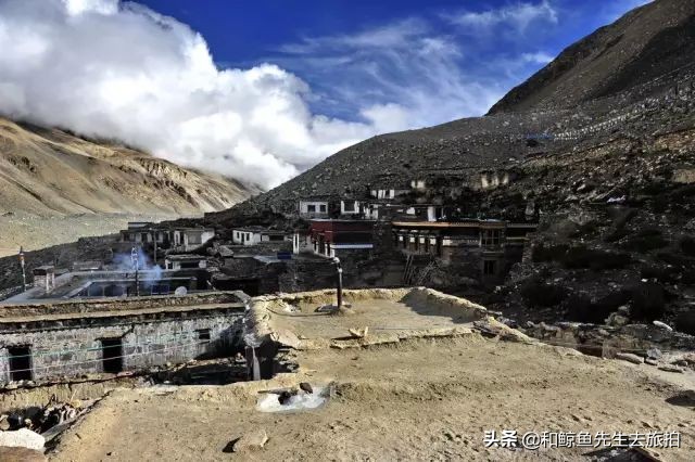 珠峰8844纪念碑和地球第三极,珠峰8844纪念碑在景区内多远