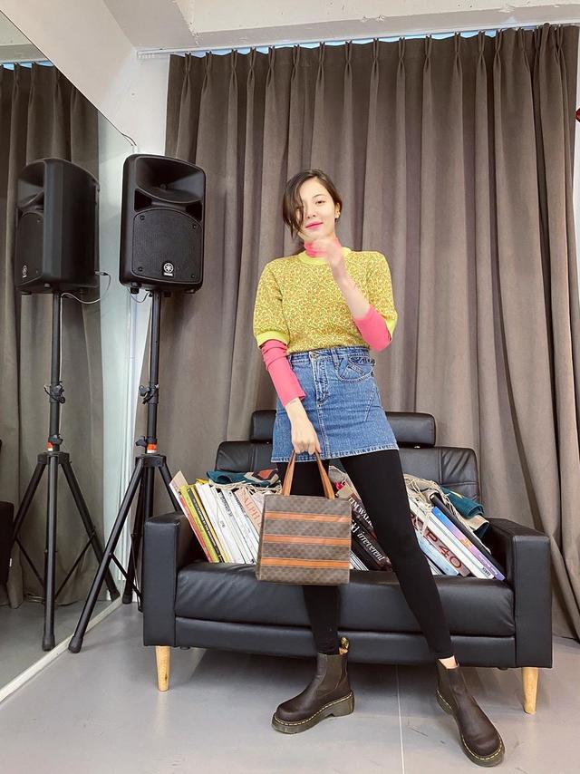 杨紫穿一身白色的衣服换新造型,杨紫日常t恤穿搭