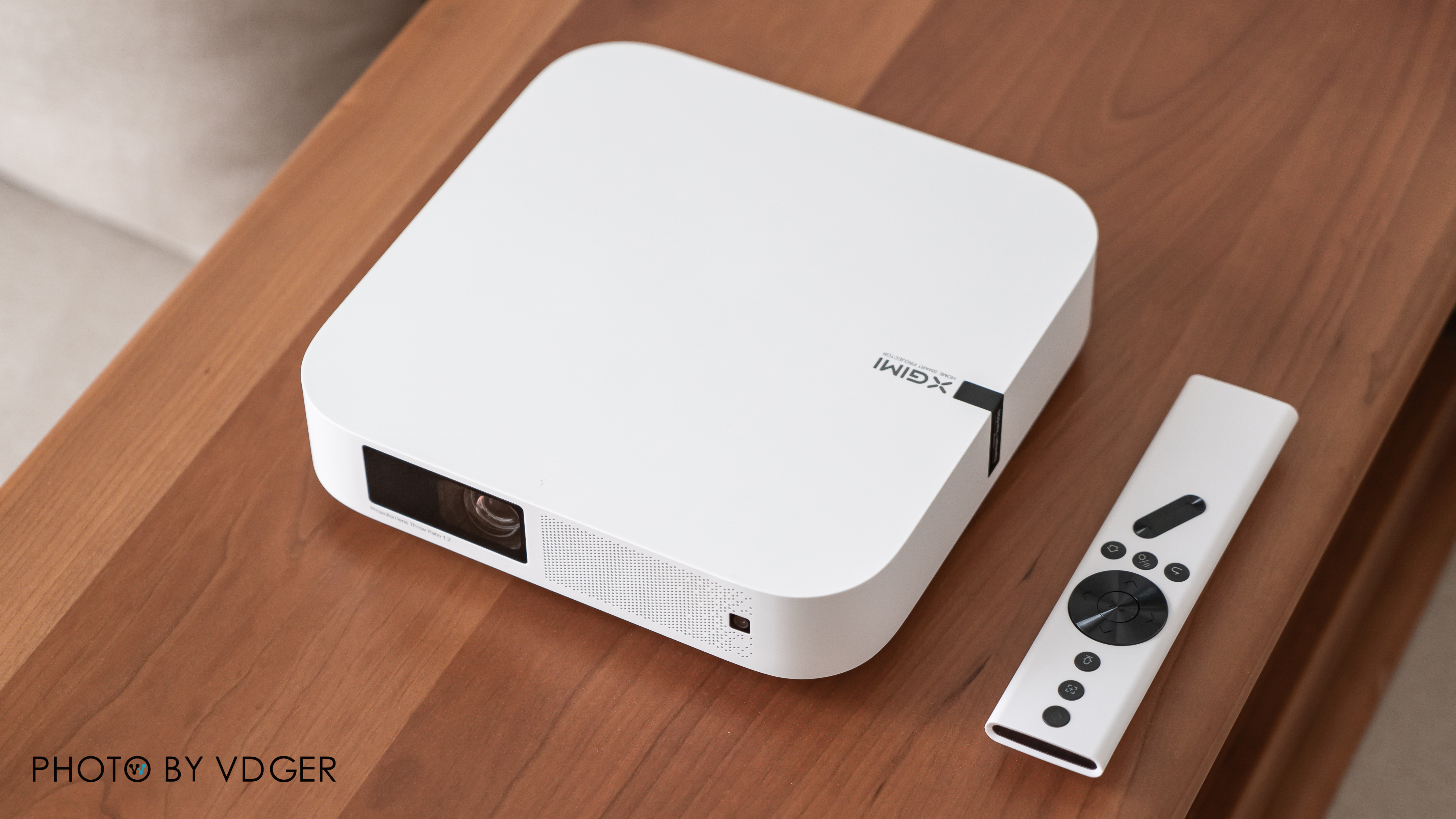 极米z6x第四代投影仪家用投影机,米家投影仪2对比极米newz6x