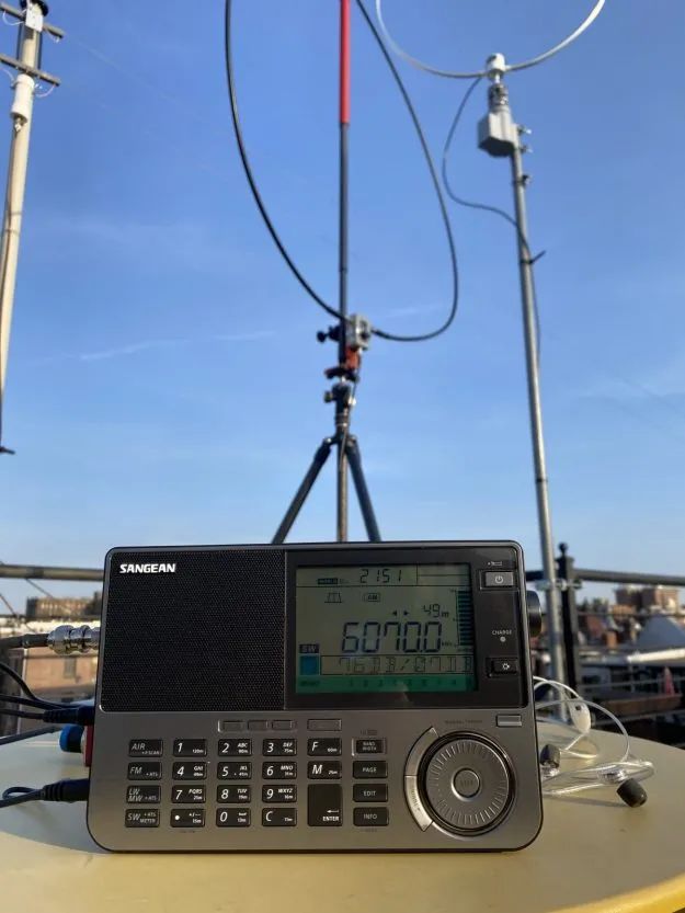 怎么架设中高频天线,如何制作一个高频率的收音机天线