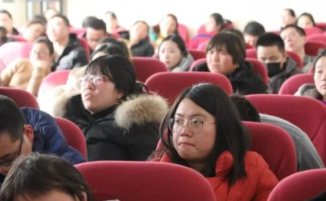 坐月子能不能洗头洗澡头发好痒,坐月子能不能洗头吹风