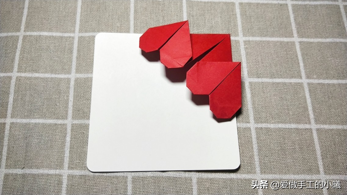 爱心书签用一个正方形纸怎么折,怎样用很小的白纸做一个爱心书签