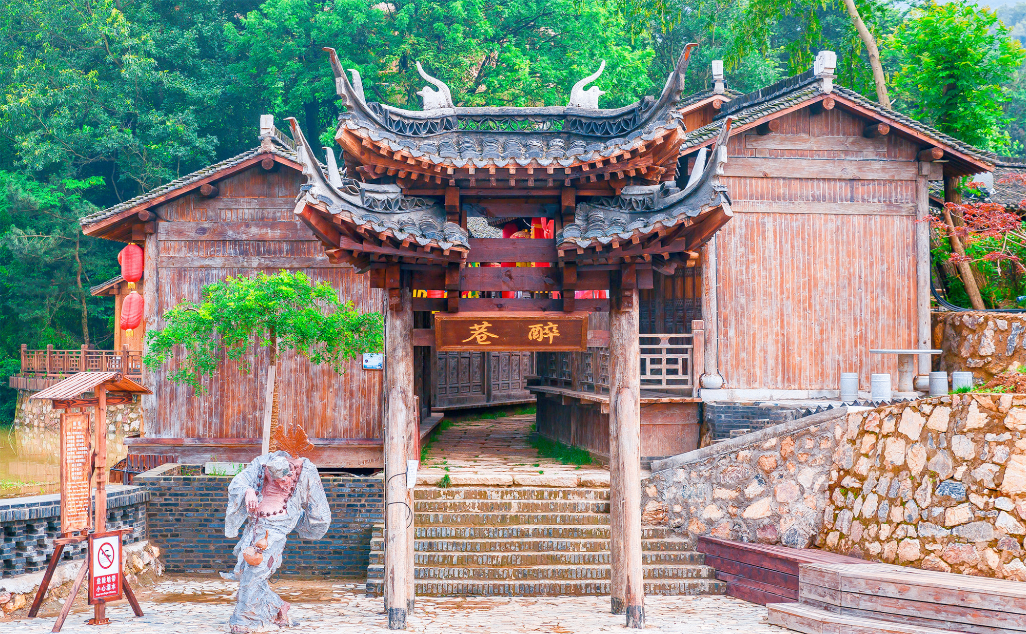 江苏“傲娇”古村，游客买东西用铜板，景区建议不给纸币和扫码