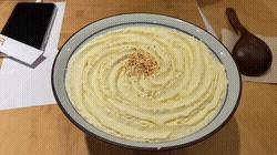 假如有异性朋友舔了一口冰激凌,如果有个女生吃你的冰淇淋怎么办