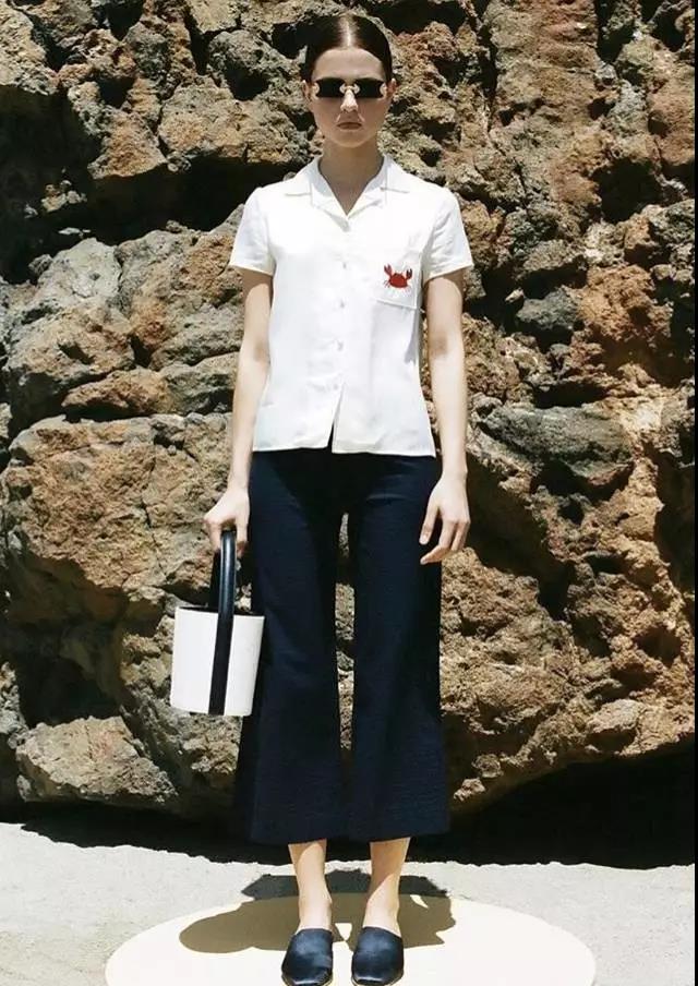 春夏经典款时髦大容量水桶包,今年流行的水桶包包