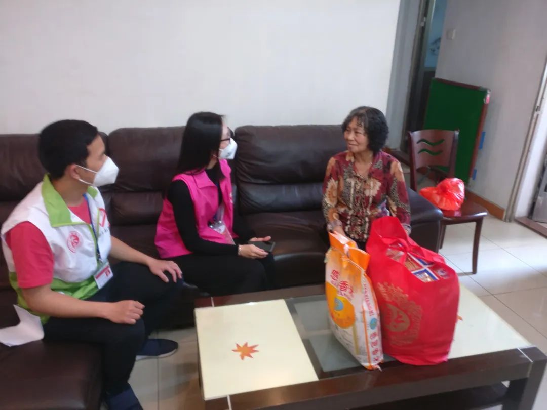 番禺｜桥南街“五社同心联动战疫”，爱心物资送到最需要的群众手中