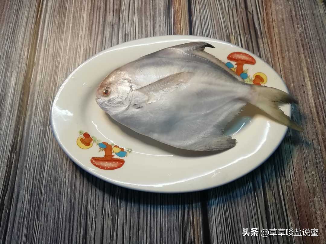 正宗清蒸鲳鱼的刀法,清蒸银鲳鱼的正宗制作方法