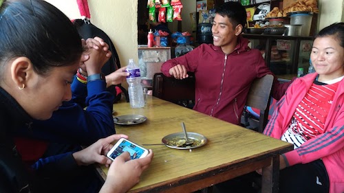 探秘尼泊尔羽球：国家队午餐吃方便面川崎球拍最畅销