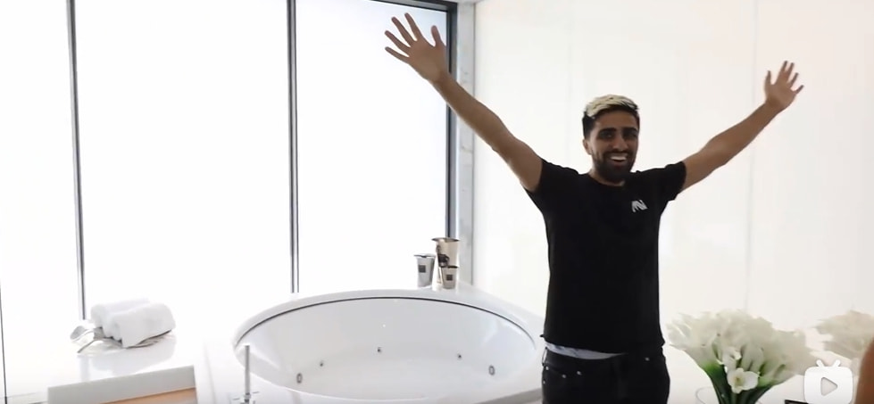 迪拜男子奋斗十年买下劳斯莱斯,迪拜小伙卖掉劳斯莱斯买法拉利