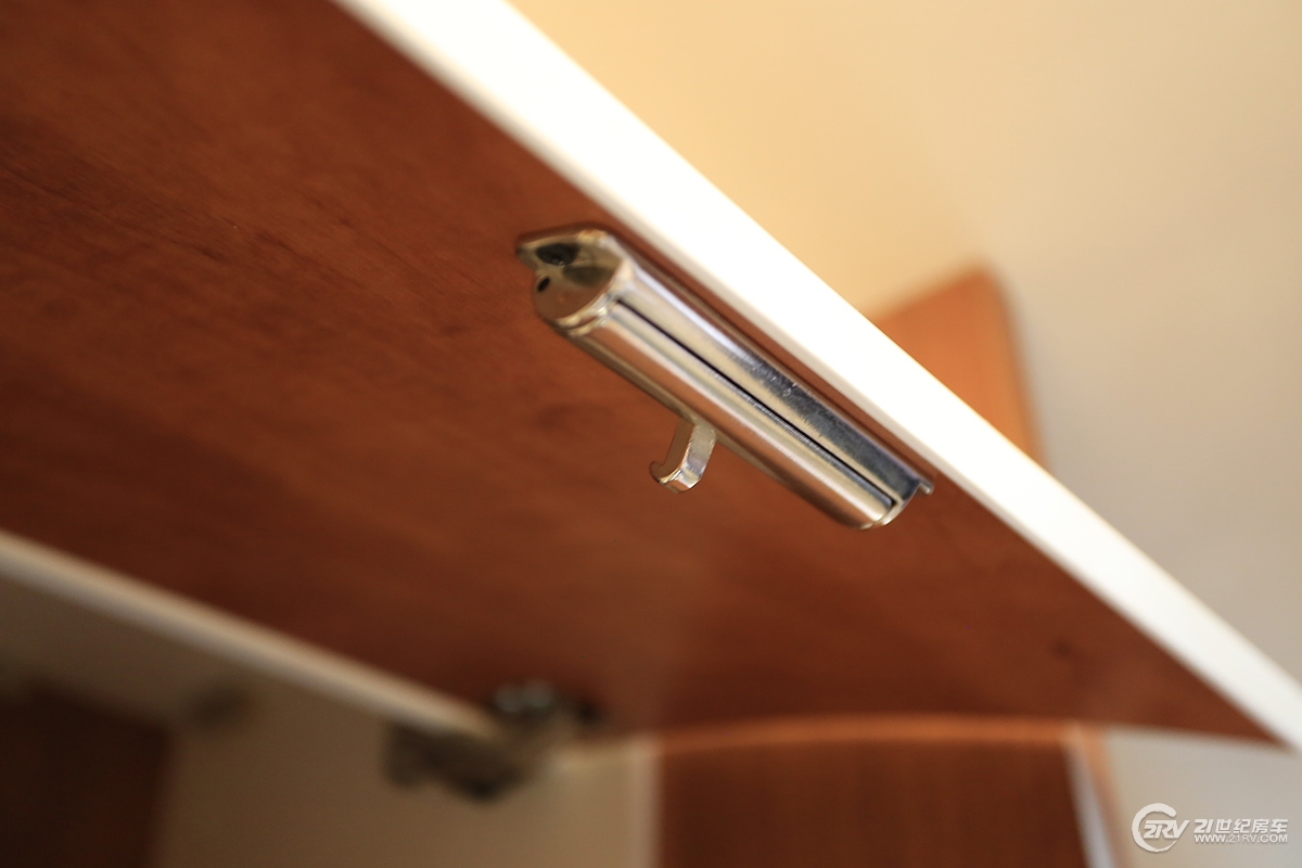 同级别车型谁敢跟它比轻量化！双会客区，实拍亚特plasy631房车