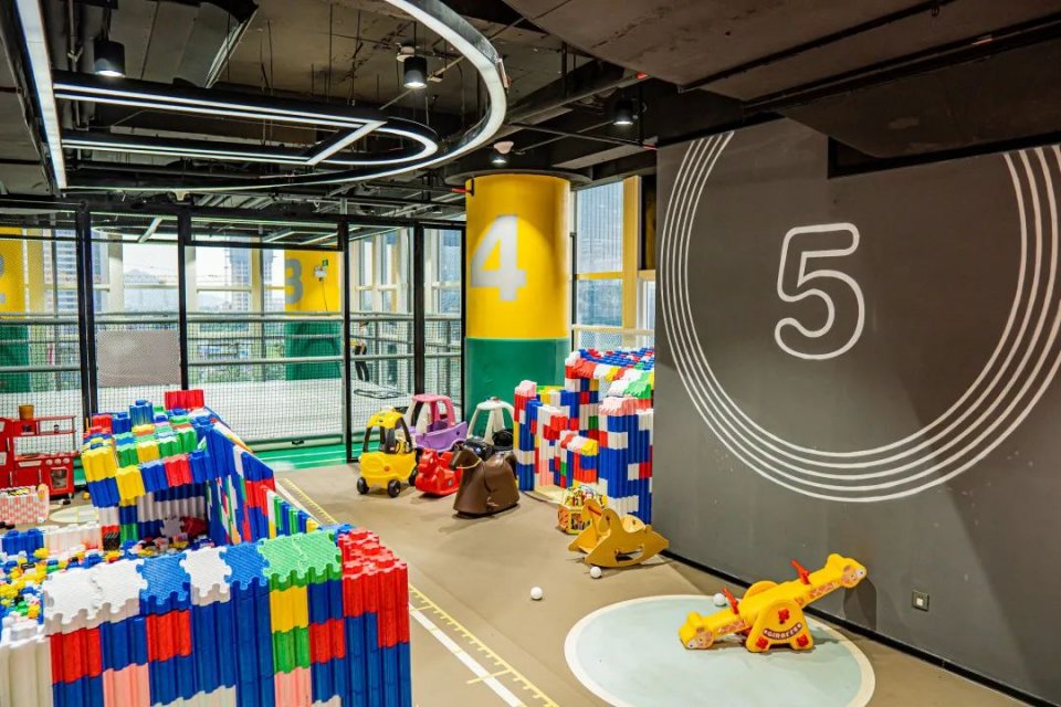 畅玩10000平米的主题乐园,郴州彩虹滑梯高空滑索