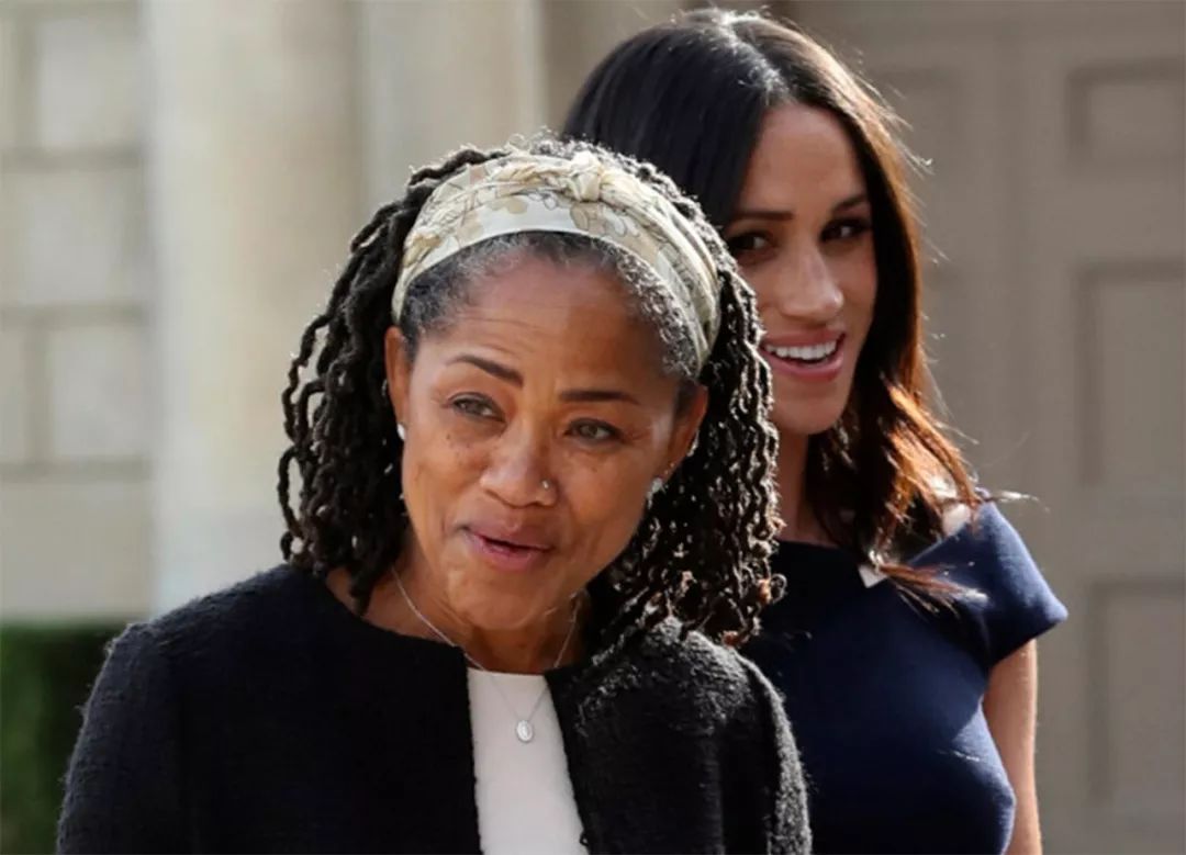 梅根妈妈无条件支持女儿，却不劝梅根与父亲和解，性格倔强了64年