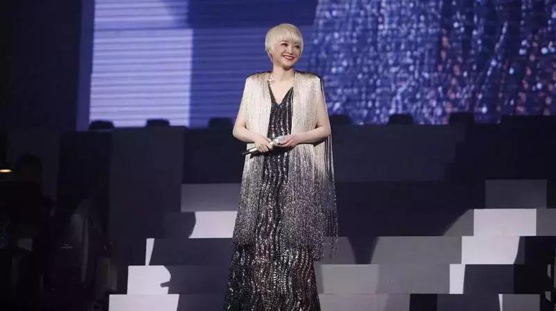 颜值巅峰的梅艳芳,29岁的梅艳芳