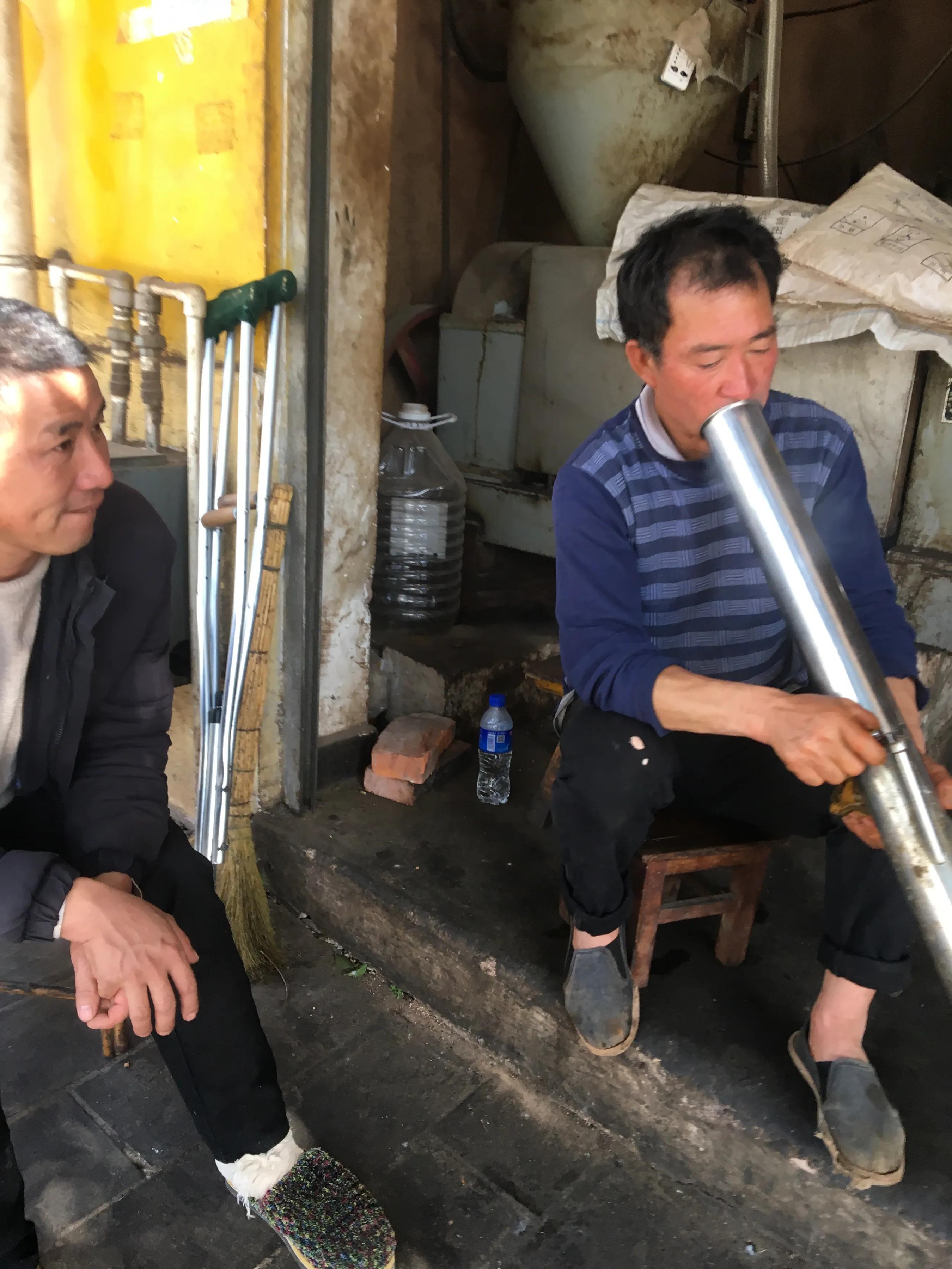 云南人抽烟,云南人抽烟方式