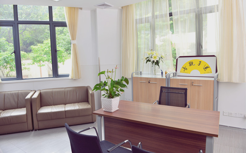 早孕期出血颜色很淡,早孕期出血丝怎么回事