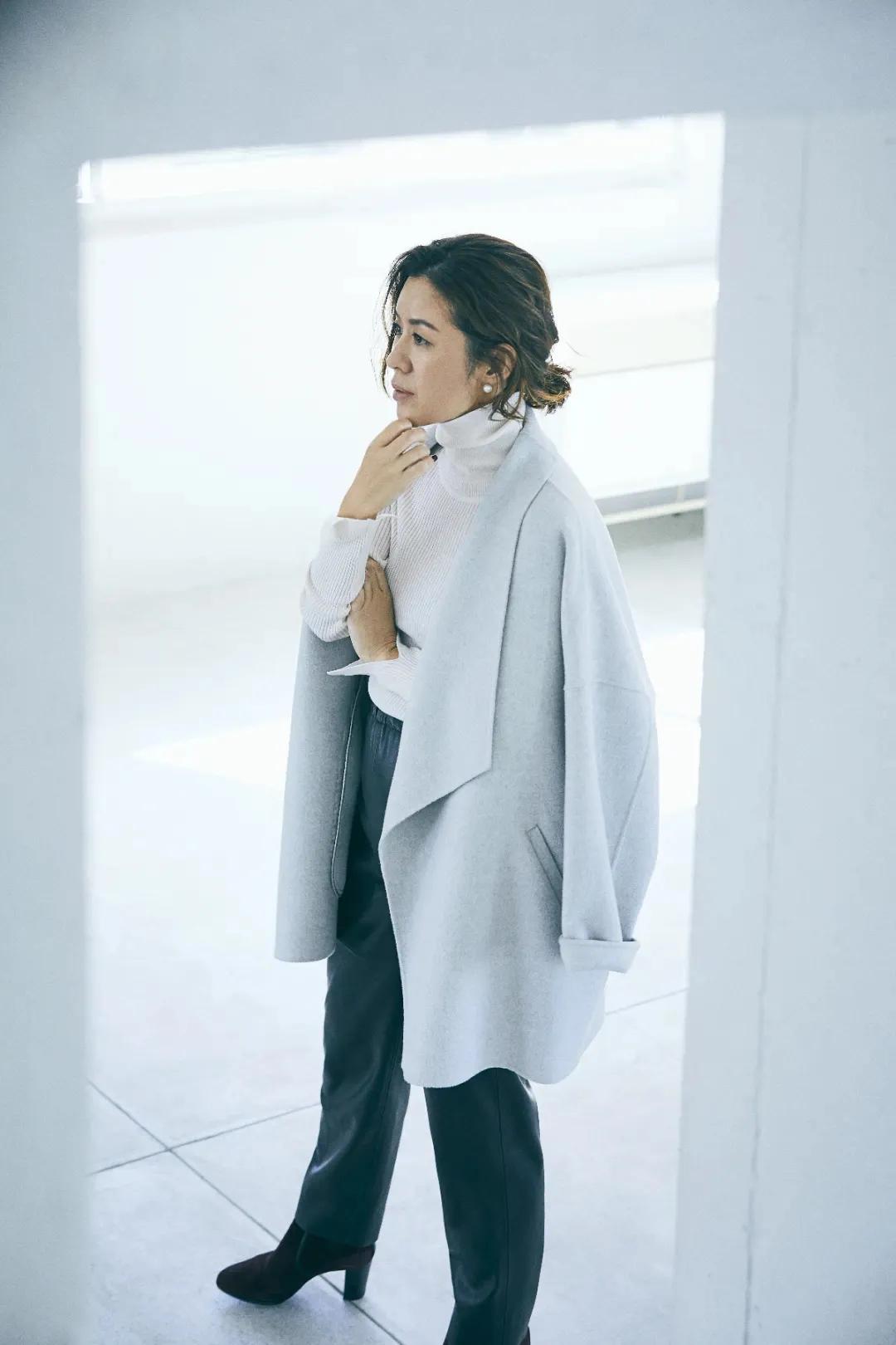 看这位45+日本博主的时尚穿搭，有一种由内而外散发的自信张扬