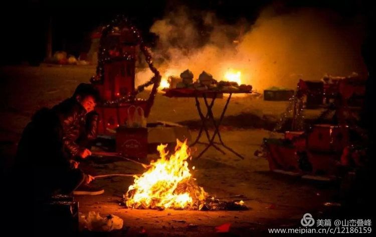 缅怀亲人点灯图片,缅怀亲人点亮心灯视频