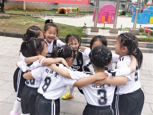 全国足球特色幼儿园活动指南,足球特色幼儿园有哪些活动