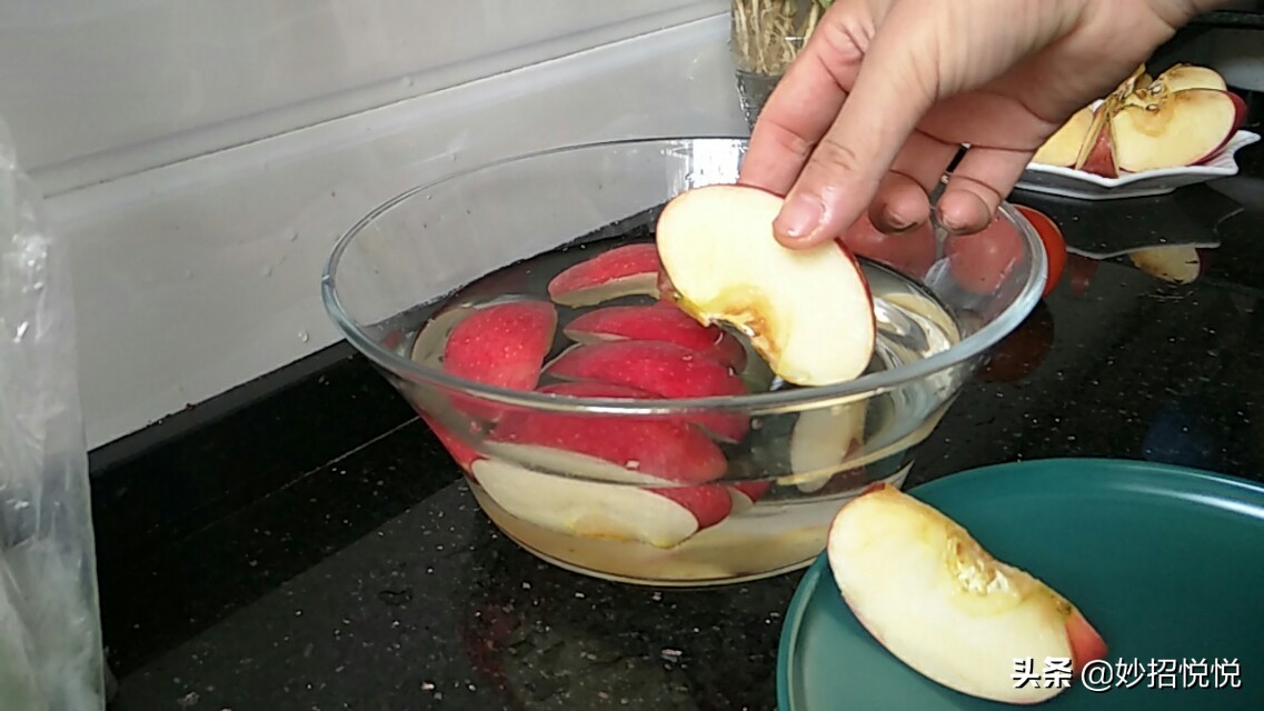 切的苹果怎么才能防止氧化,苹果切成块怎么防氧化