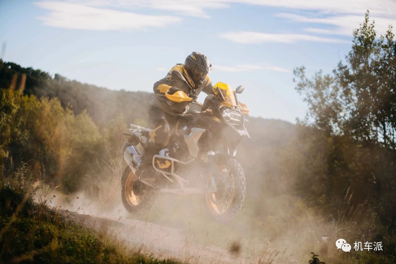 宝马2021款g310r舒适版,宝马g310gs漫画图