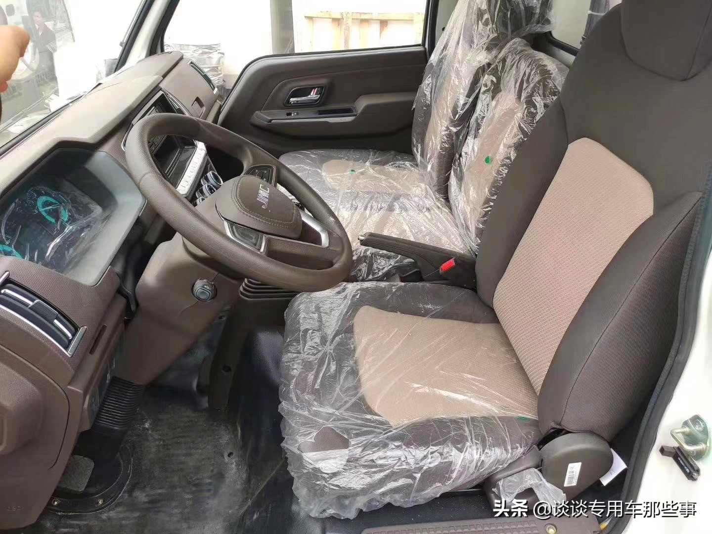 江铃新款国六冷藏车,国六江铃顺达宽体气刹冷藏车