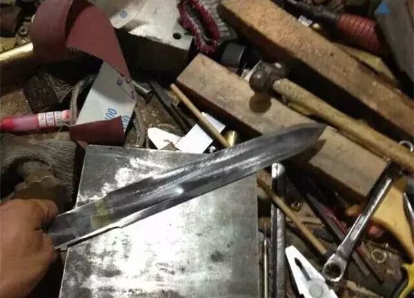 金庸对玄铁剑的描写,杨过的玄铁重剑真实存在