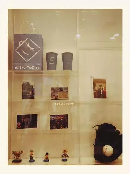 排队一小时终于吃上了火锅,我只喝王俊凯给我灌的奶茶