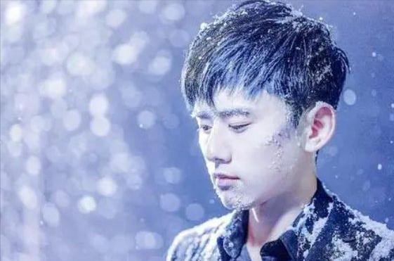 刘烨谈谢娜刘烨和谢娜在机场相遇,谢娜陪伴刘烨六年最终还是分开