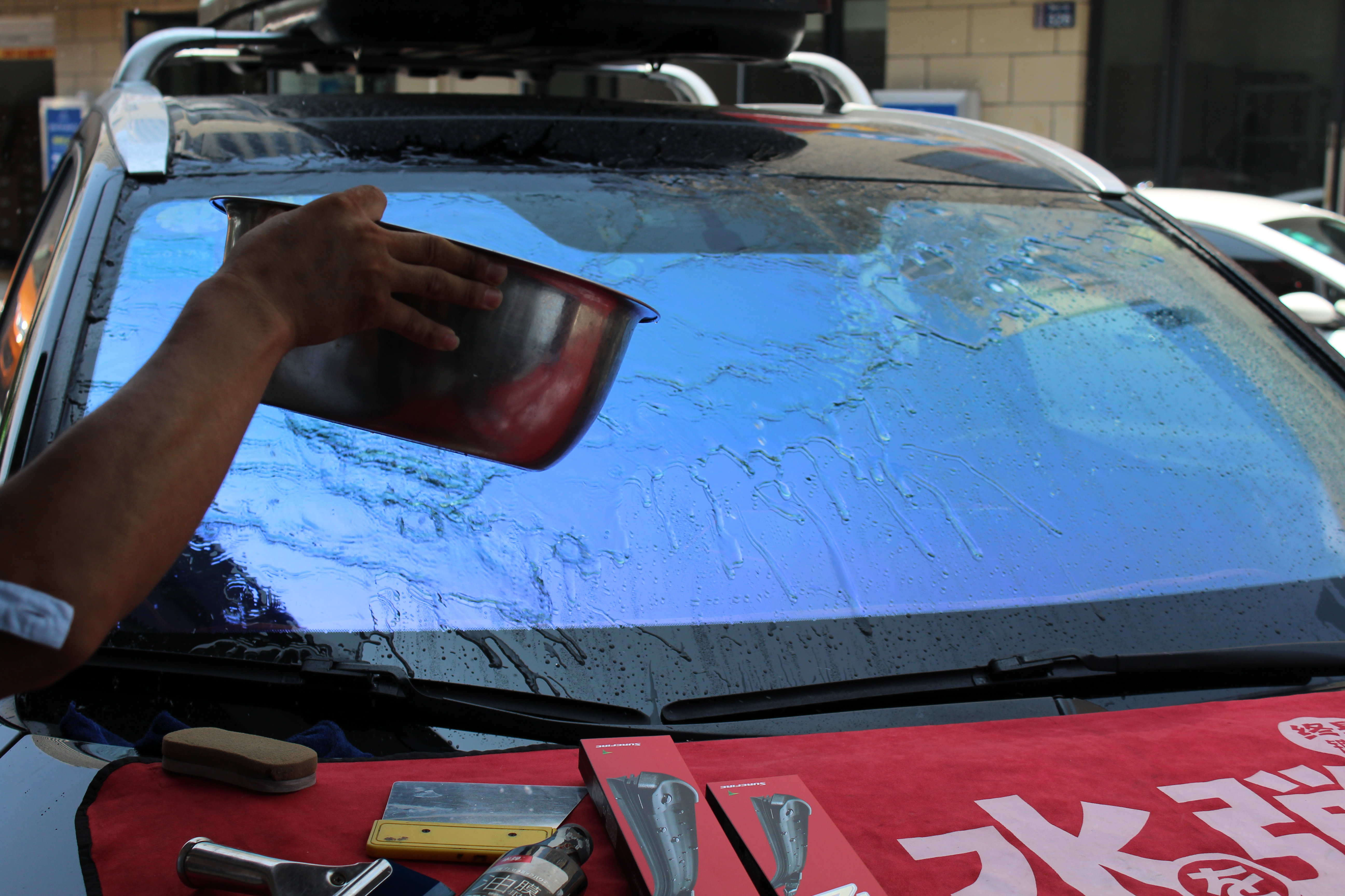 被改装店忽悠300元安装的水弹镀膜雨刷，真的有效果吗？