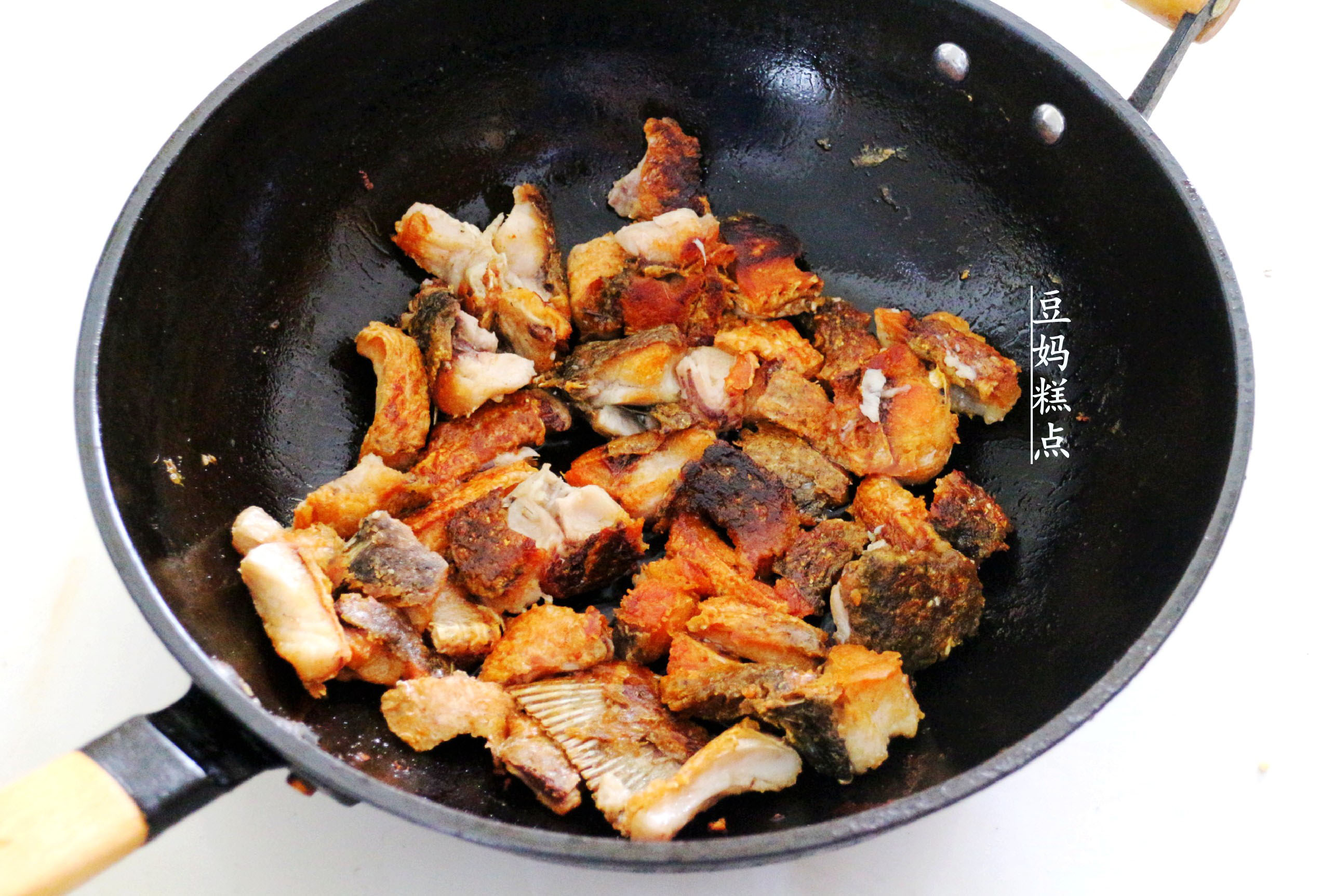 煎鱼块，用对方法！只加盐就很好吃，焦香入味，孩子特别喜欢