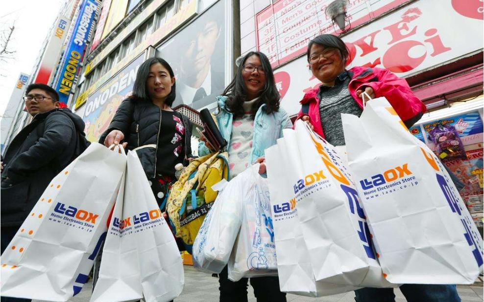 警惕！看各国黑心免税店对待国人花招百出，就是坑你没商量