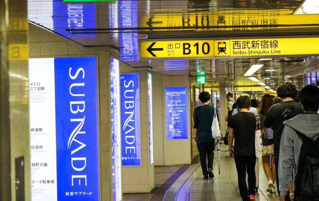 游客都去逛百货商店了,日本人自己去了这里