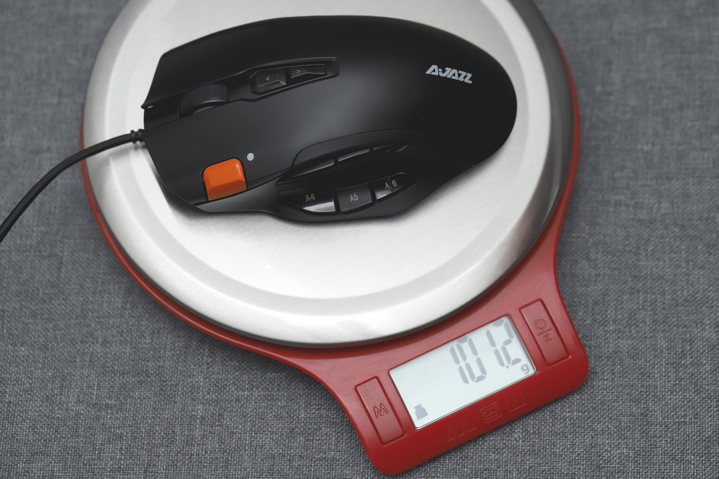 硬核工艺65g不打孔轻量化游戏鼠标,测评吃鸡单手键盘鼠标推荐