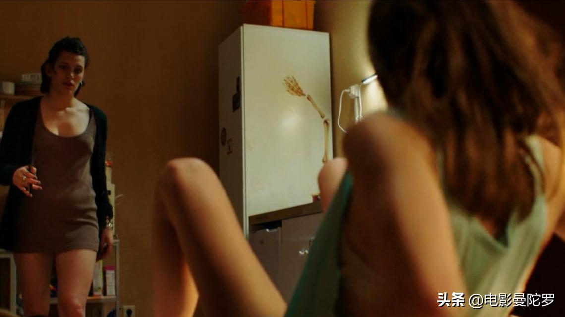 小伙谈了个漂亮女友，却不知她全家都是食人族，一部猎奇类文艺片