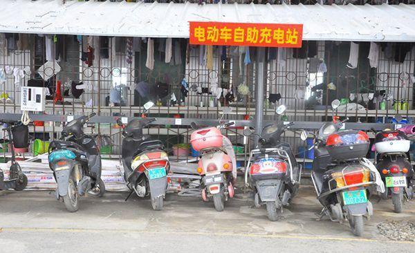 电动车一加速显示就掉两格电,电动车一加速就掉电是需要充电吗