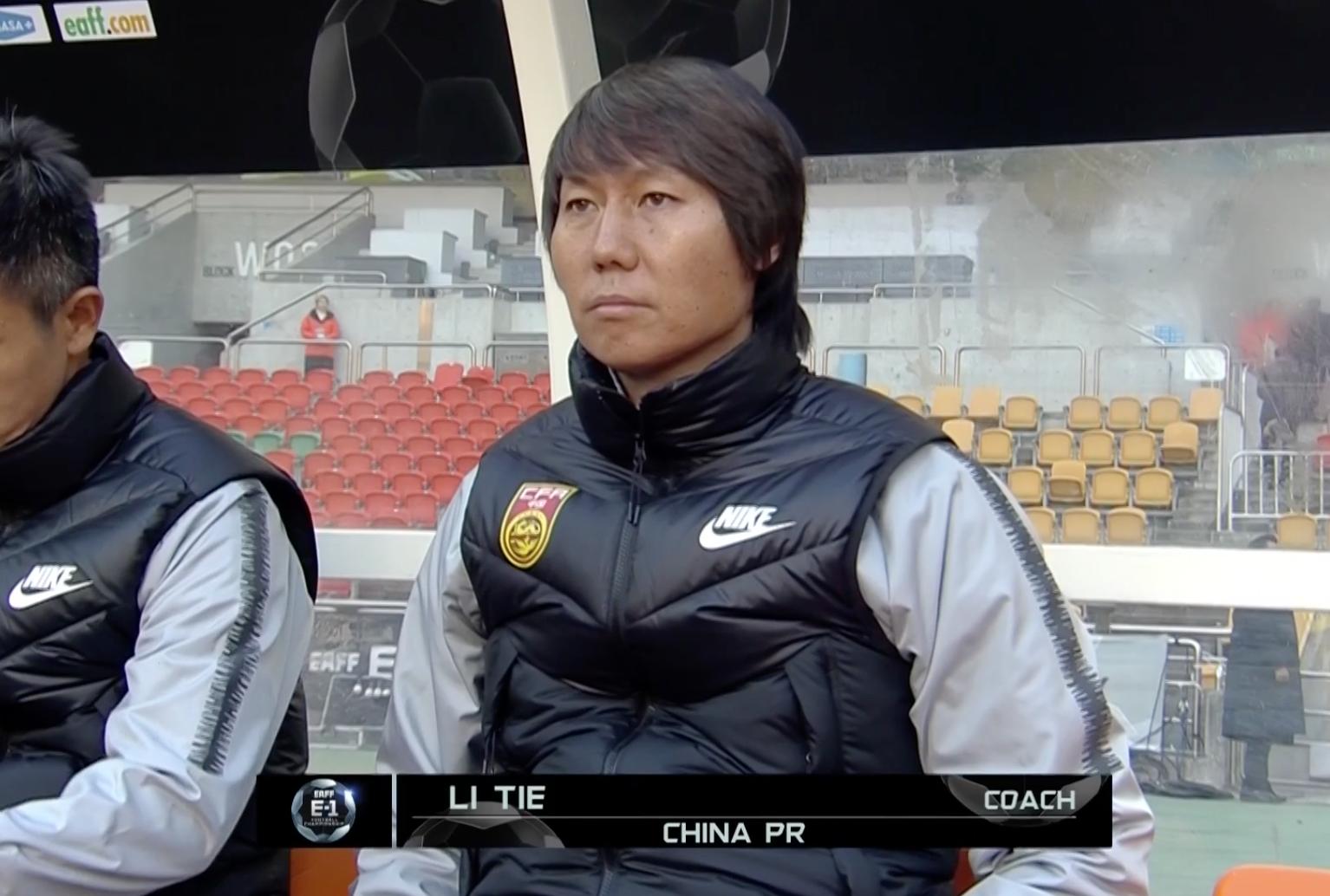 2-0！中国足球终于赢了，结束6场不胜尴尬，送对手东亚杯9连败